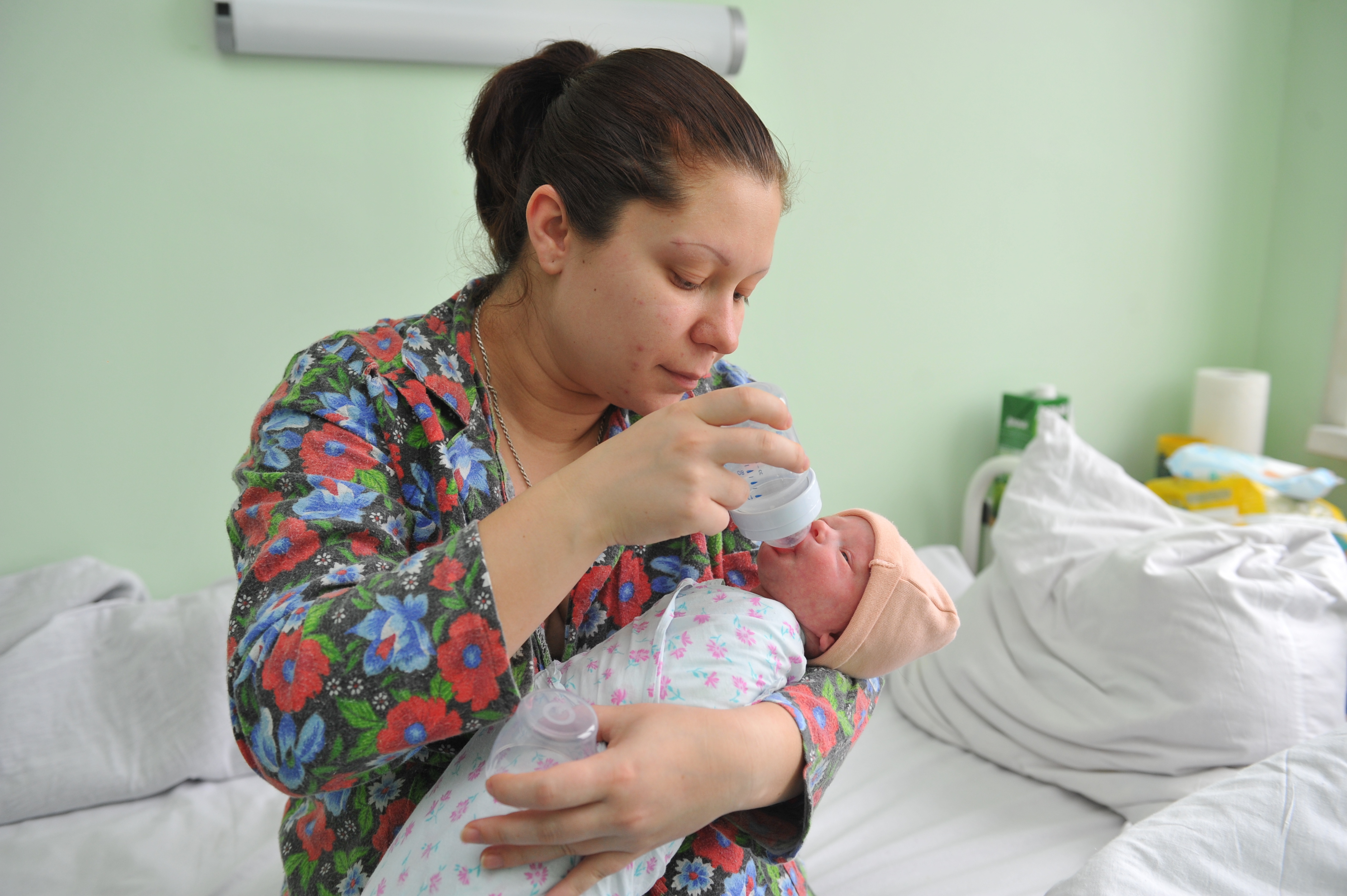 Молодые мамы в роддоме